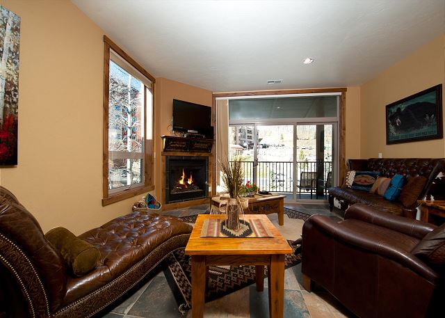 Professionally Decorated Peregrine Point Steps to Lifts 5