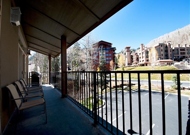 Professionally Decorated Peregrine Point Steps to Lifts 10