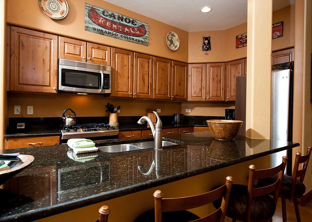 Professionally Decorated Peregrine Point Steps to Lifts 7