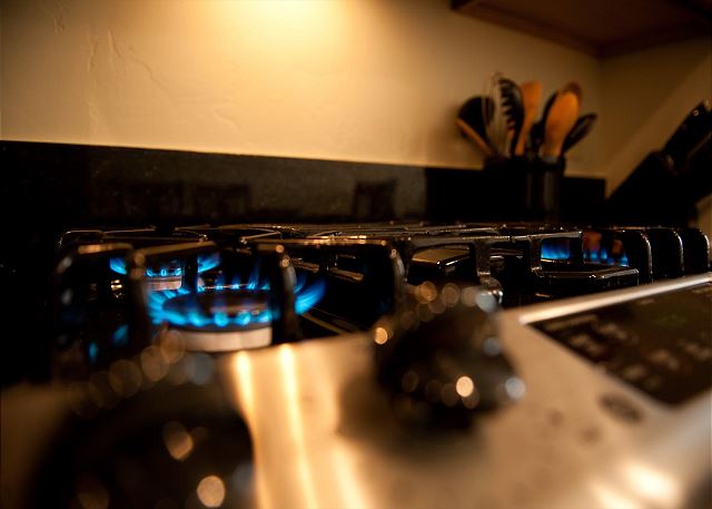 Professionally Decorated Peregrine Point Steps to Lifts 9