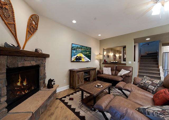 Mountain Townhome - Great Views - Free on Demand Ski Shuttle 3