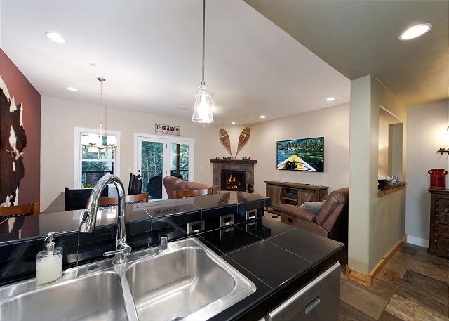 Mountain Townhome - Great Views - Free on Demand Ski Shuttle 7