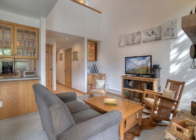 Cascade Village Condo - Views/Heated Pool/Two Decks 4