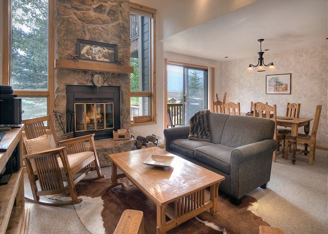 Cascade Village Condo - Views/Heated Pool/Two Decks