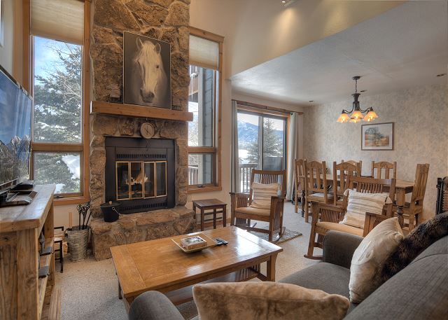 Cascade Village Condo - Views/Heated Pool/Two Decks