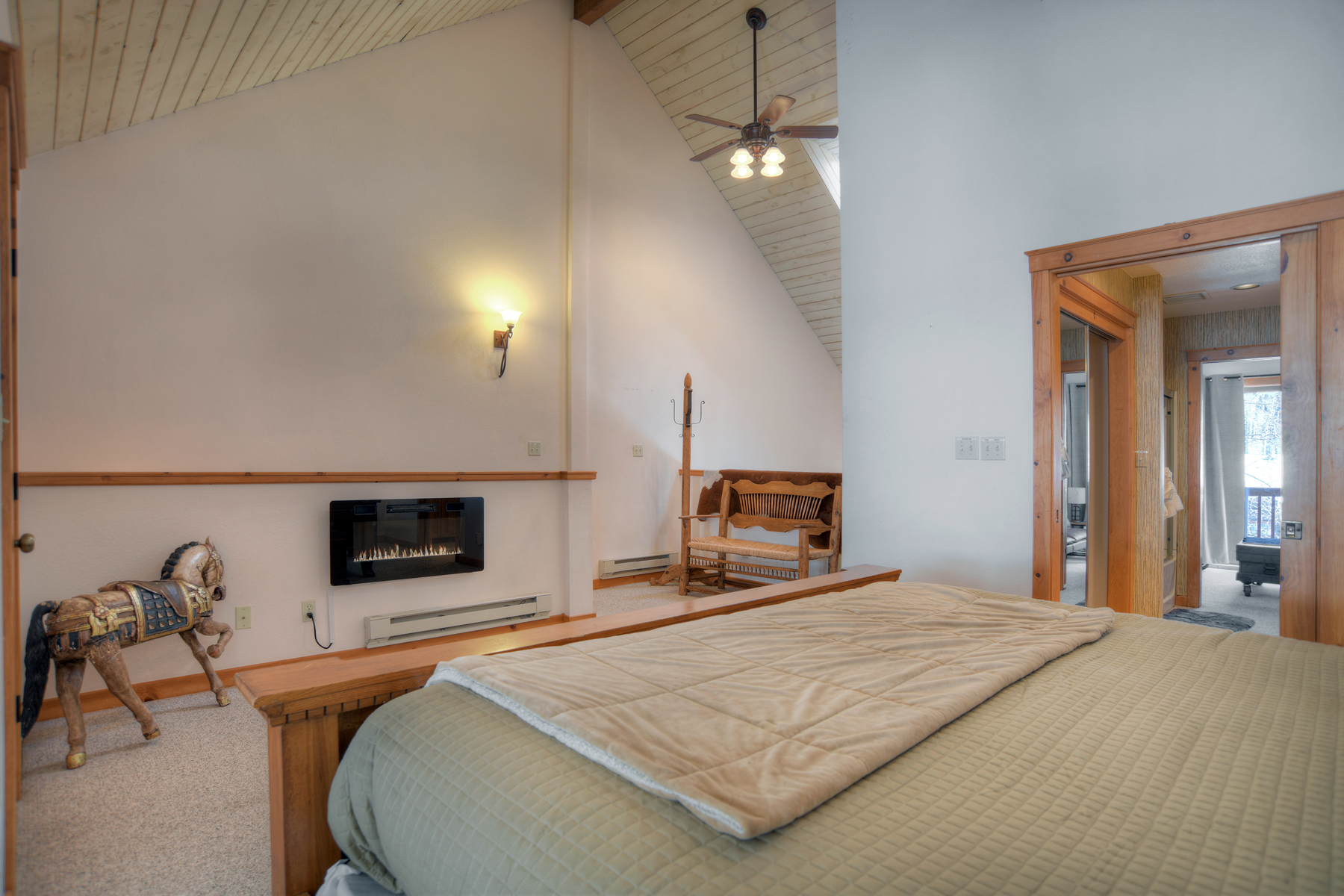 Master Bedroom - King, TV, Electric Fireplace, Sitting Area (2nd Level)