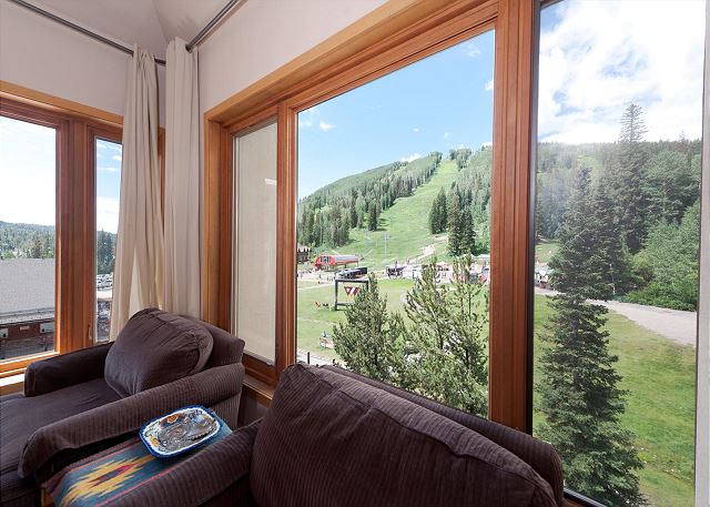 Ski in/Ski Out Condo in Main Plaza - Corner Unit - Views of the Slopes 4