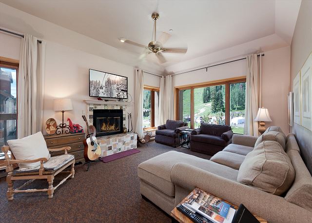 Ski in/Ski Out Condo in Main Plaza - Corner Unit - Views of the Slopes 2