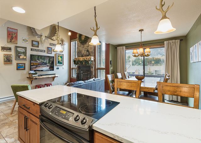 Cascade Village Condo/Two Decks/Views/Heated Pool 9