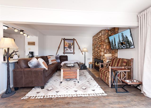 True Ski in/Ski Out - Remodeled - Amazing Views 5