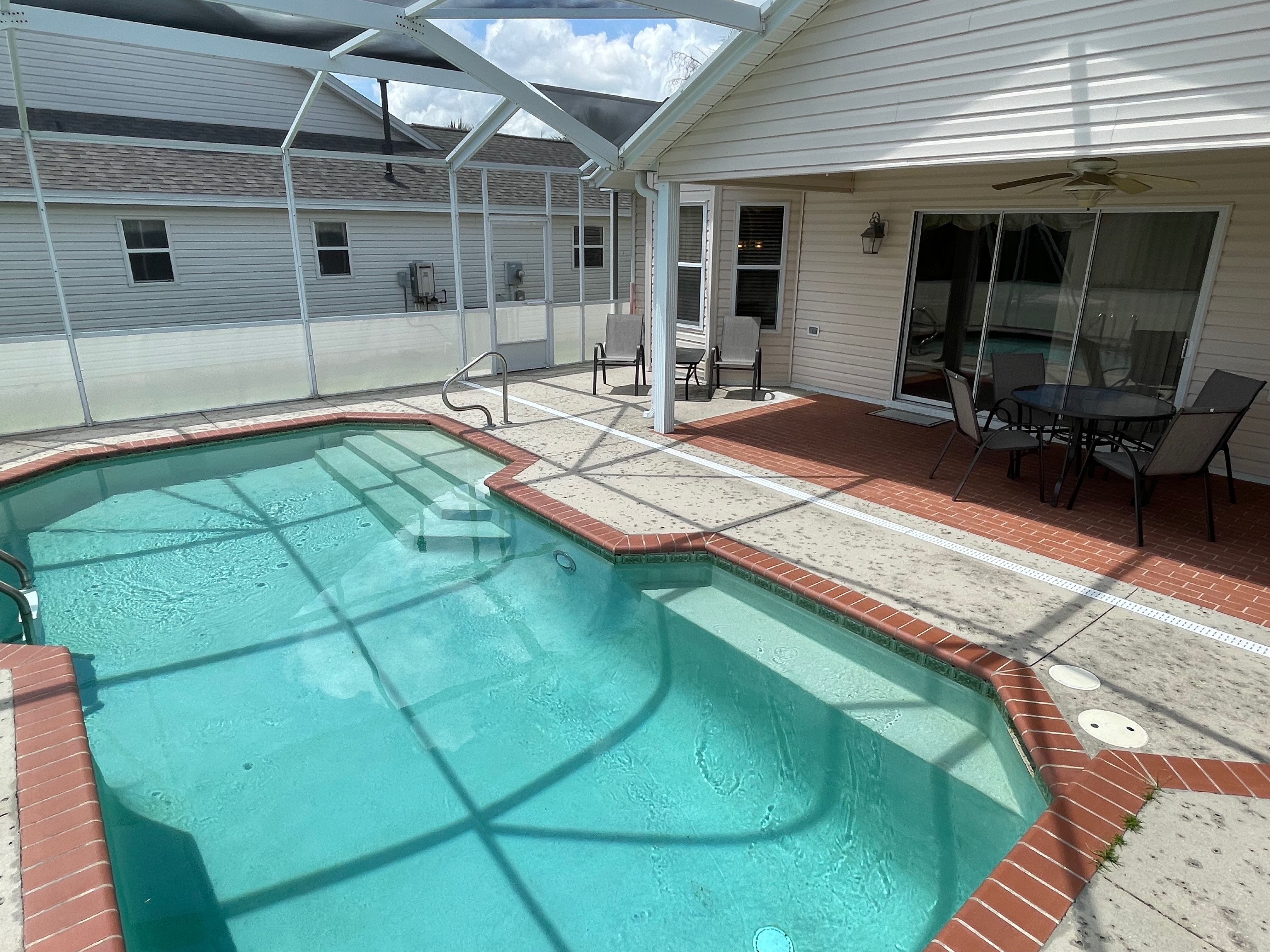 641 Stratford Ln | Photo 2