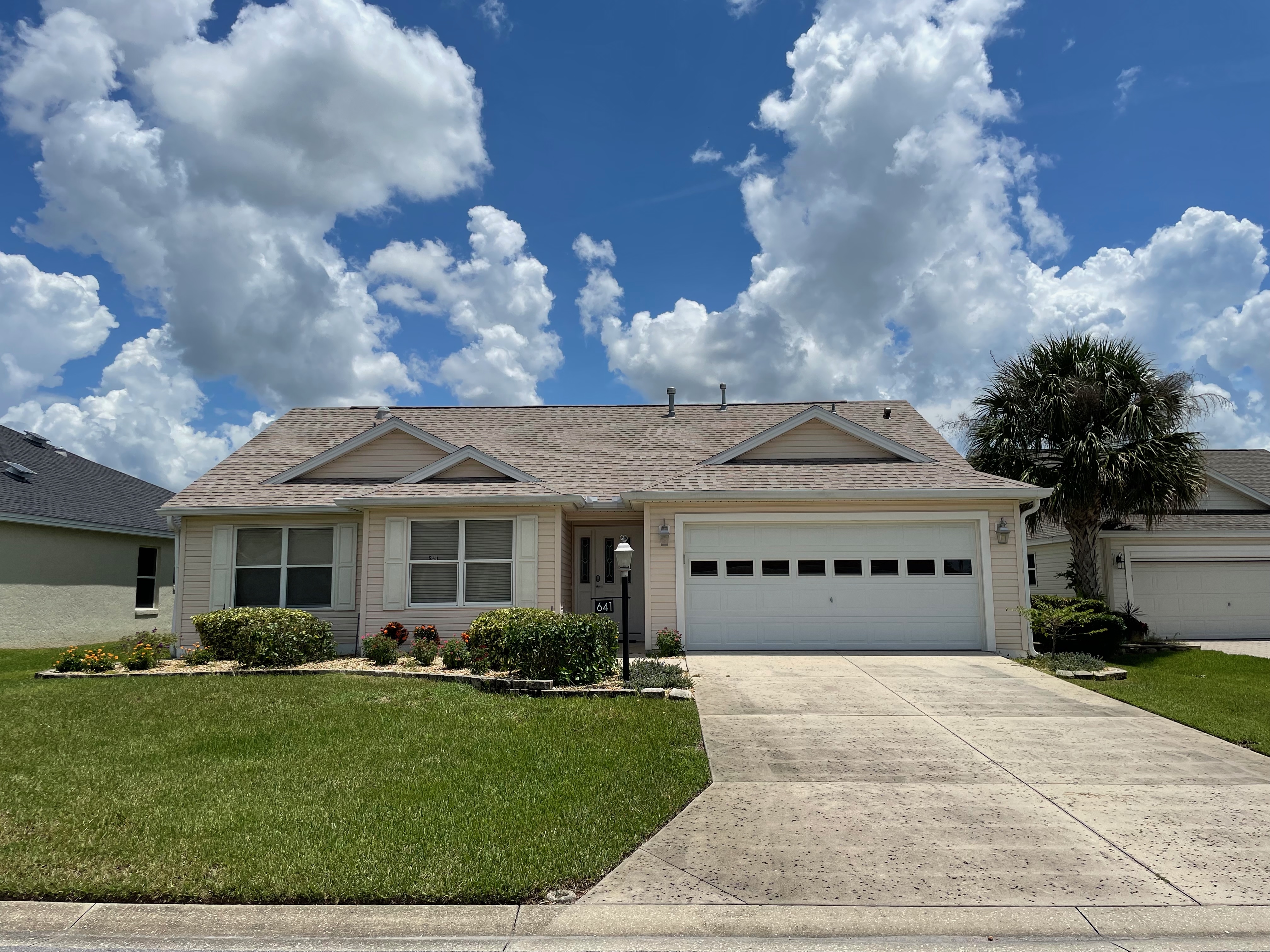 641 Stratford Ln | Photo 1