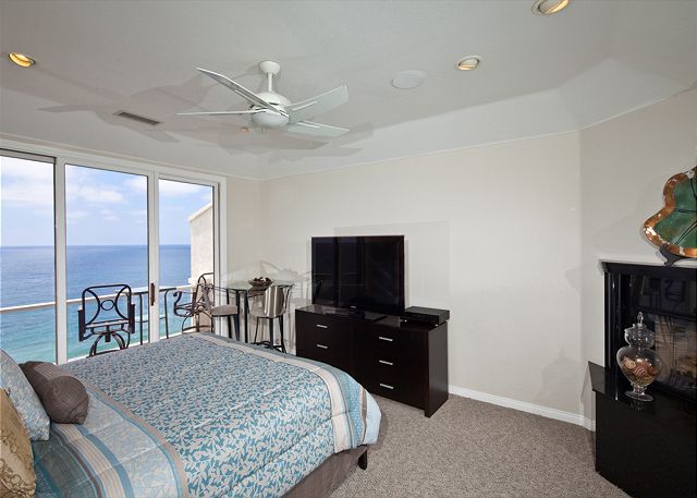 Oceanfront master bedroom