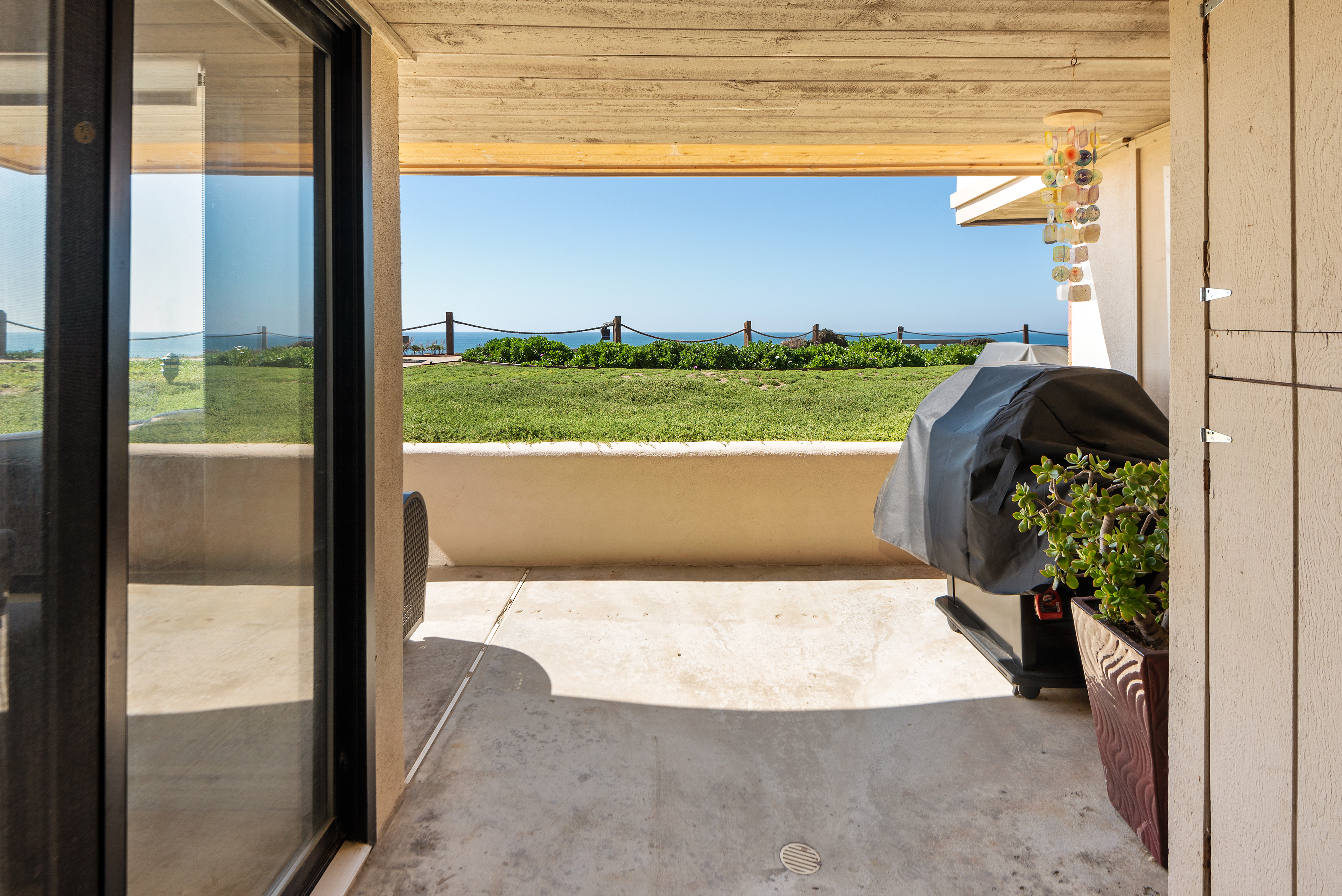 Barefoot Oasis - SUR127 7