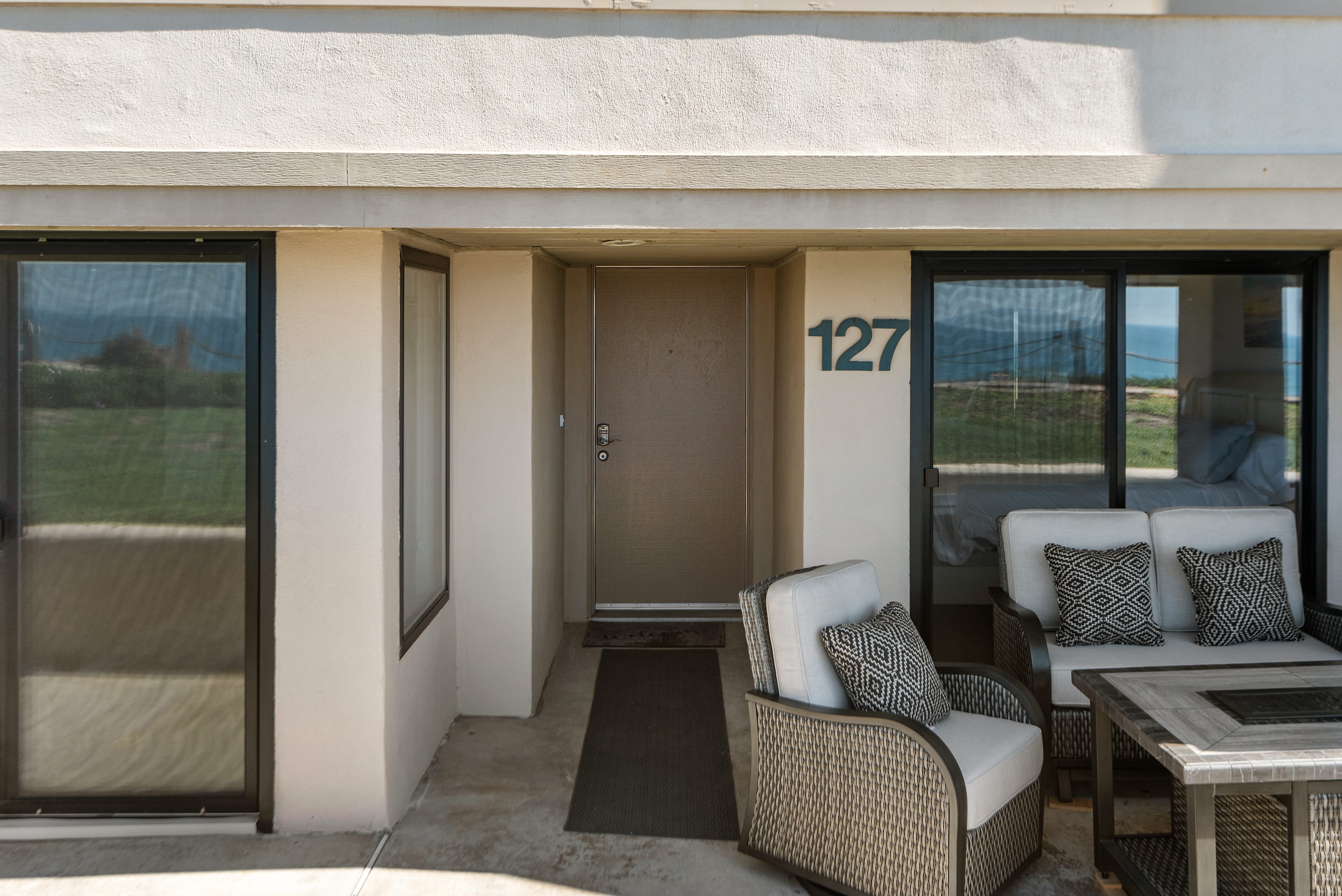 Barefoot Oasis - SUR127 41