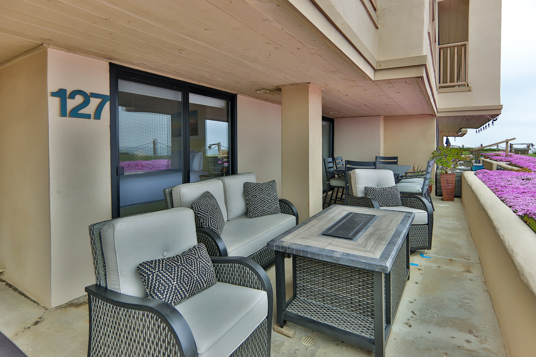 Barefoot Oasis - SUR127 8