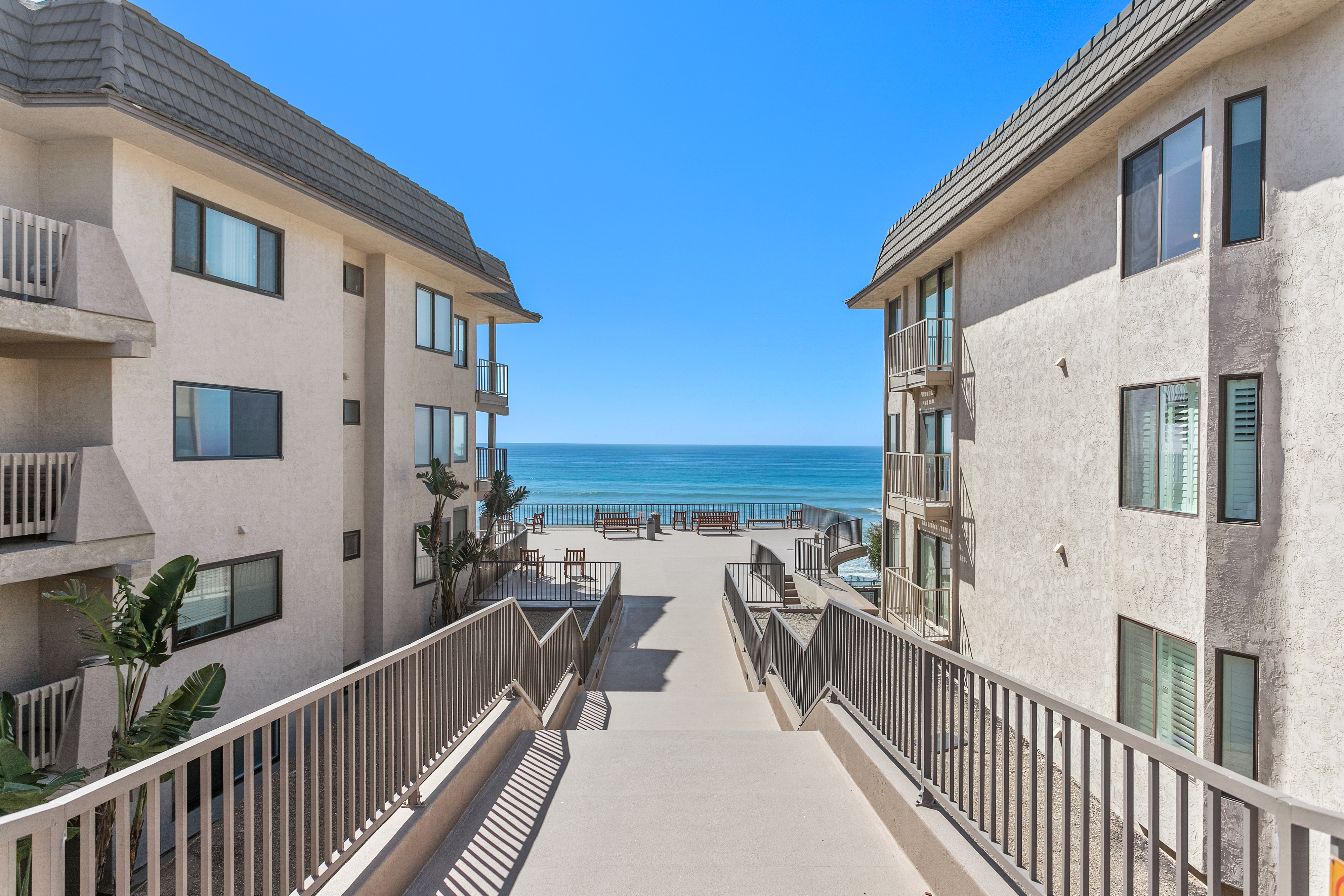 Beach View Beauty - DMBC775D 31