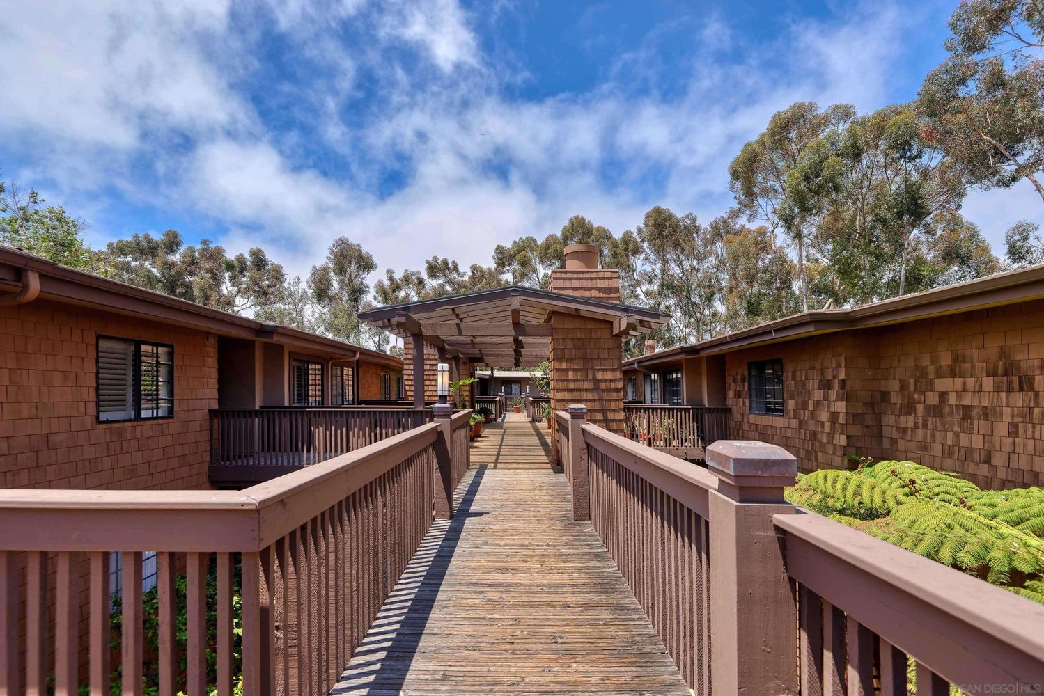 Boardwalk Treehouse - LJ307 27