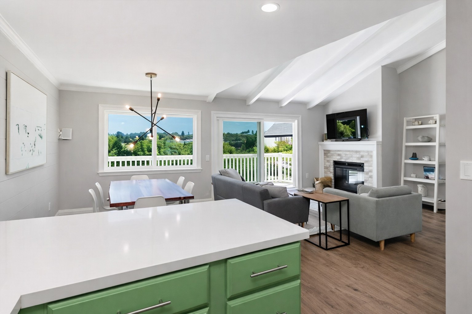 Featured Property SolMar Vista - SB811