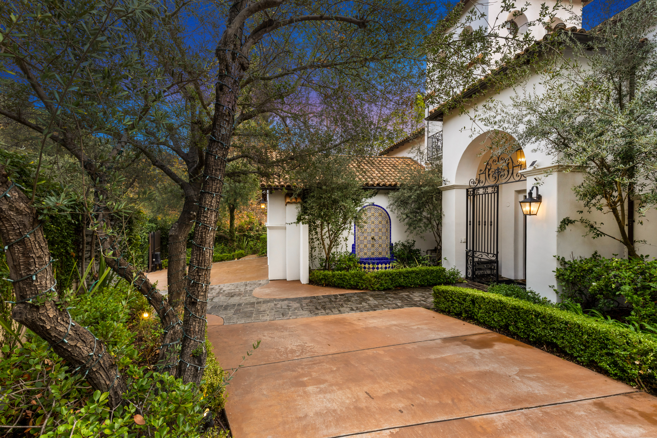 Spanish Villa (Offline) | Photo 8