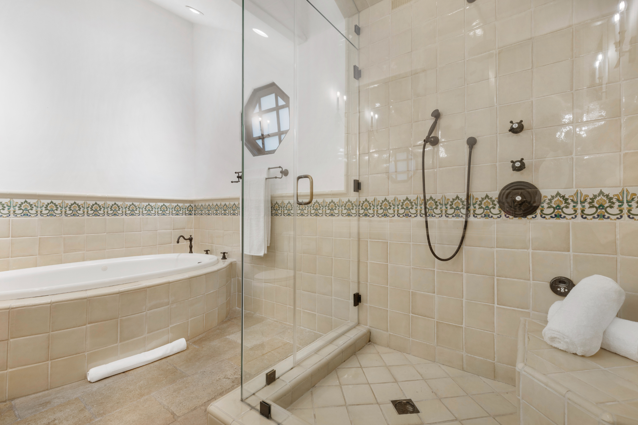 Spanish Villa (Offline) | Photo 21