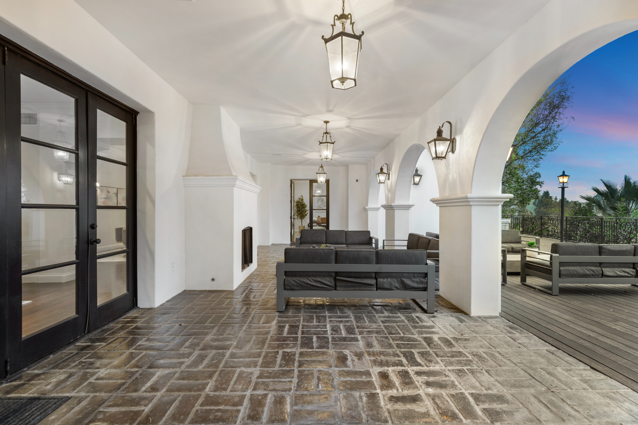 Spanish Villa (Offline) | Photo 34