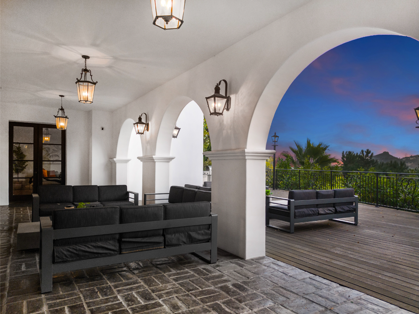 Spanish Villa (Offline) | Photo 36