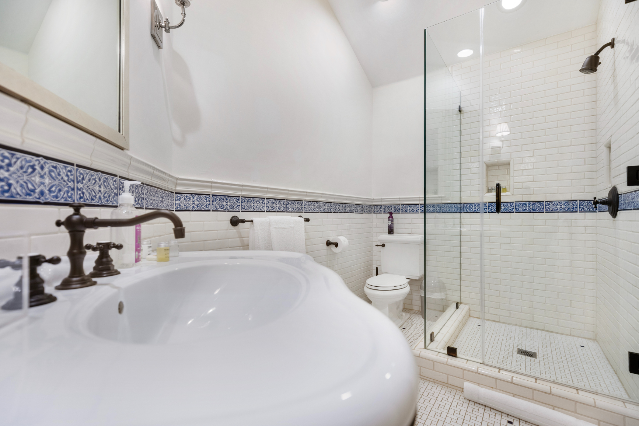 Spanish Villa (Offline) | Photo 28