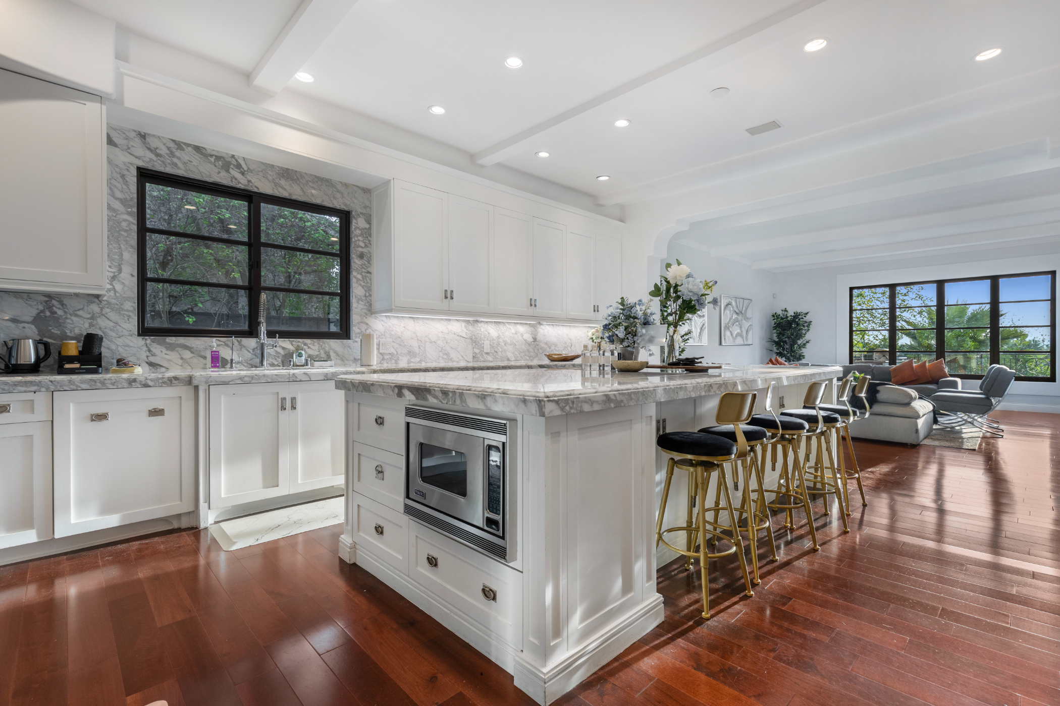 Spanish Villa (Offline) | Photo 10