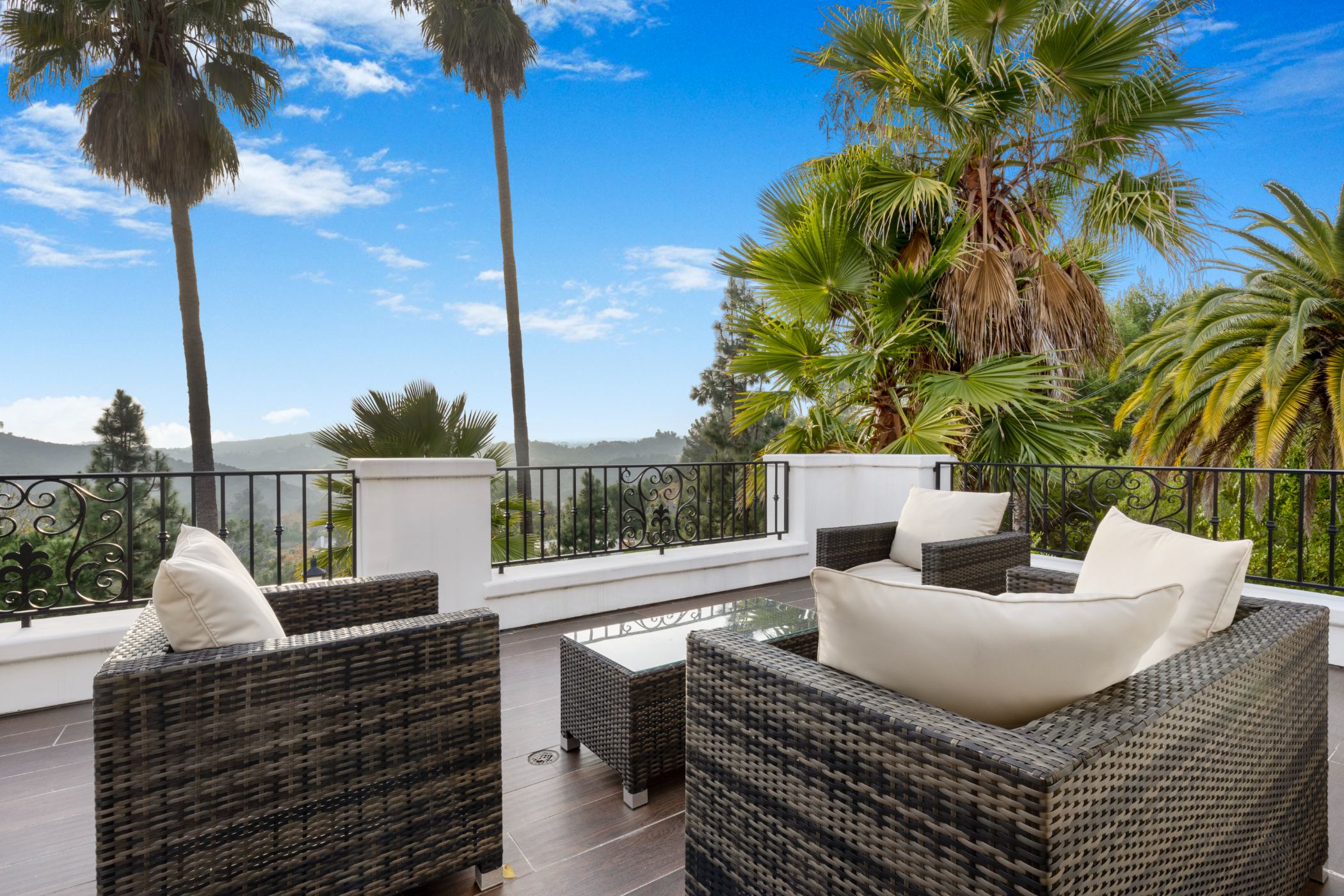 Spanish Villa (Offline) | Photo 30