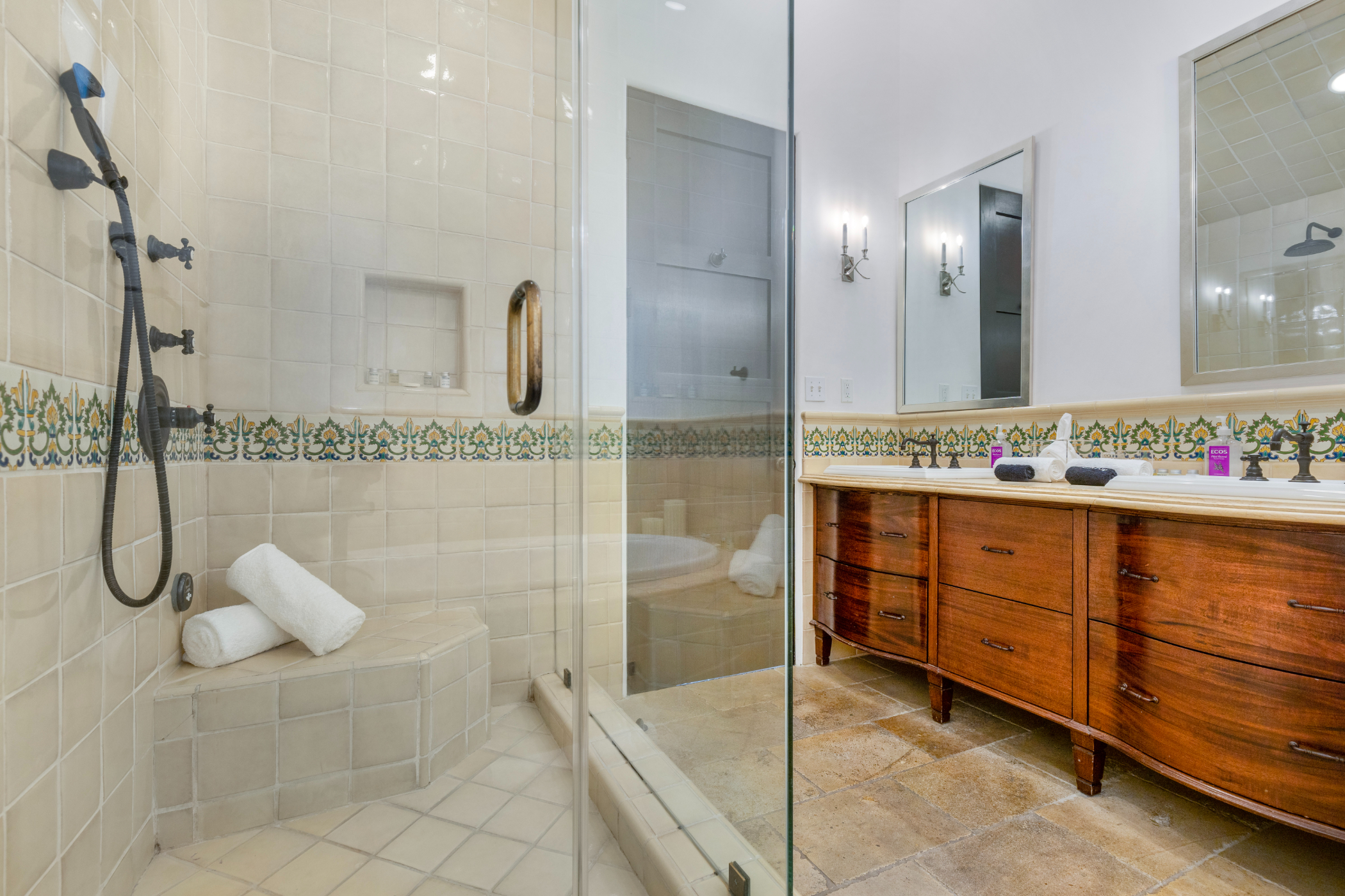 Spanish Villa (Offline) | Photo 22