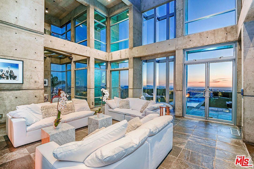 Sky Castle Estate | Photo 3