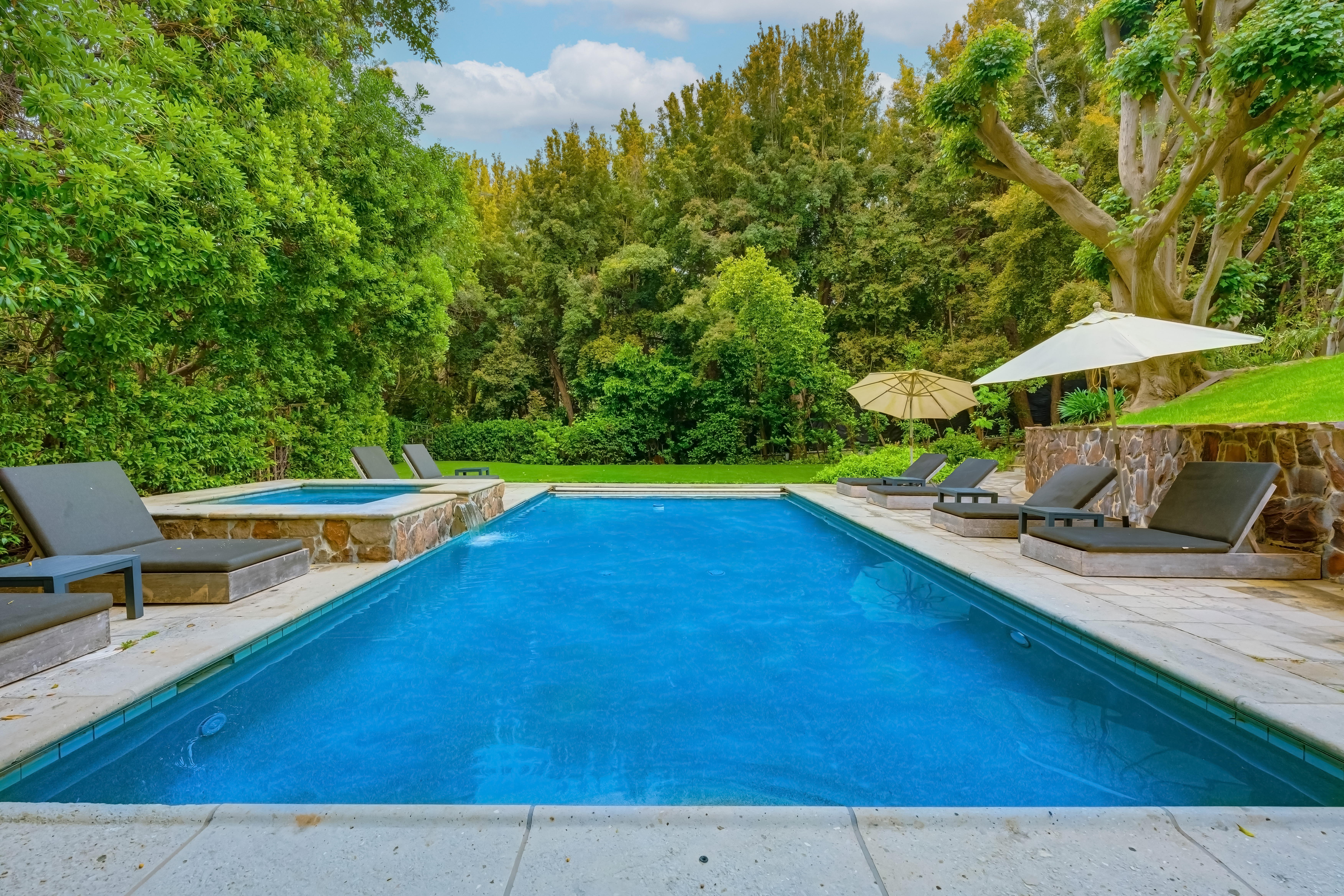 Carolwood Estate | Photo 6