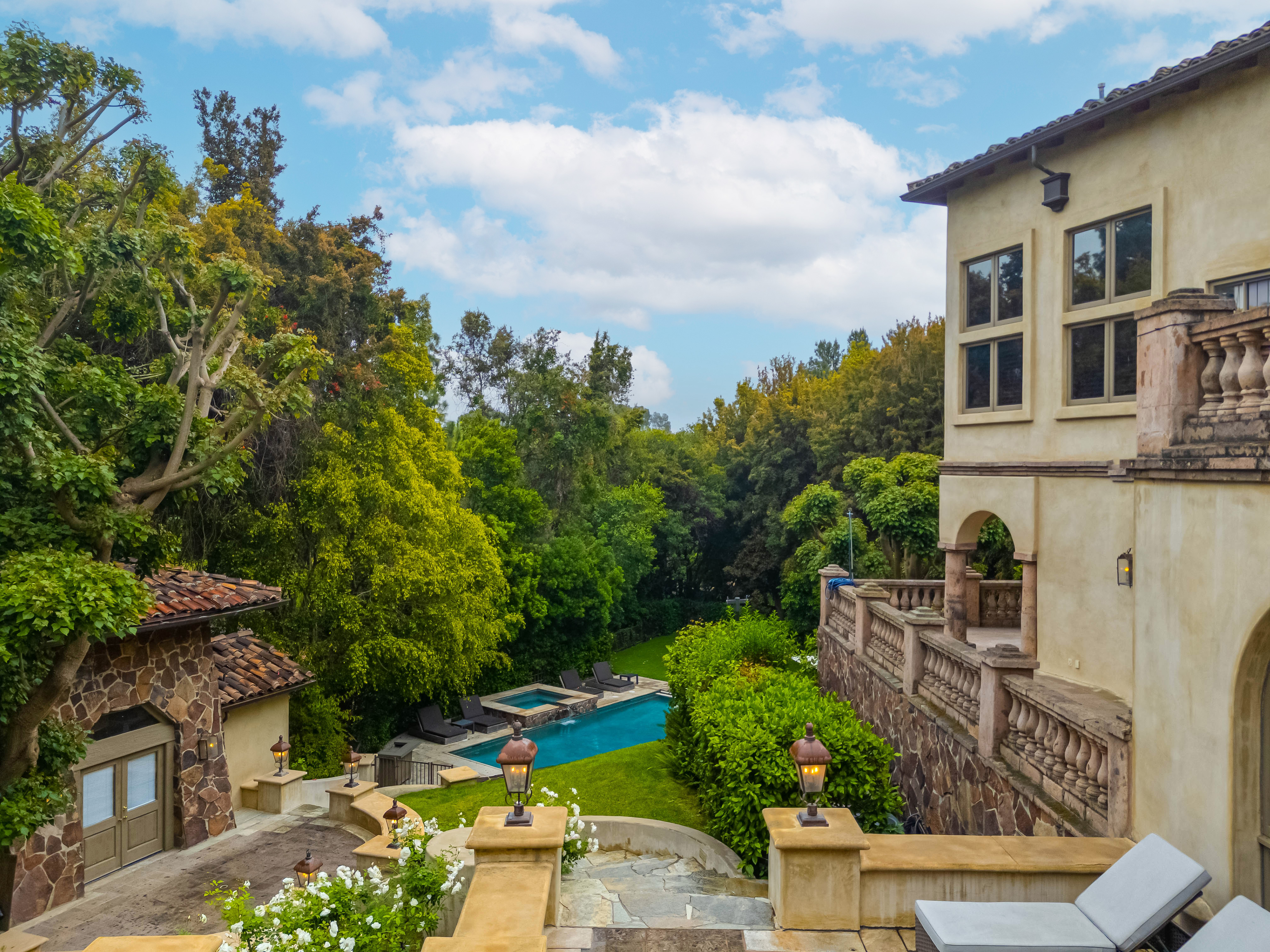 Carolwood Estate | Photo 4