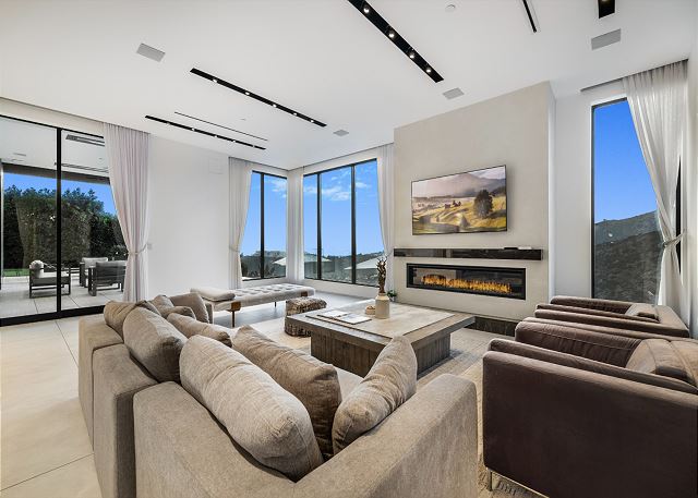 Linda Flora Modern Estate 5