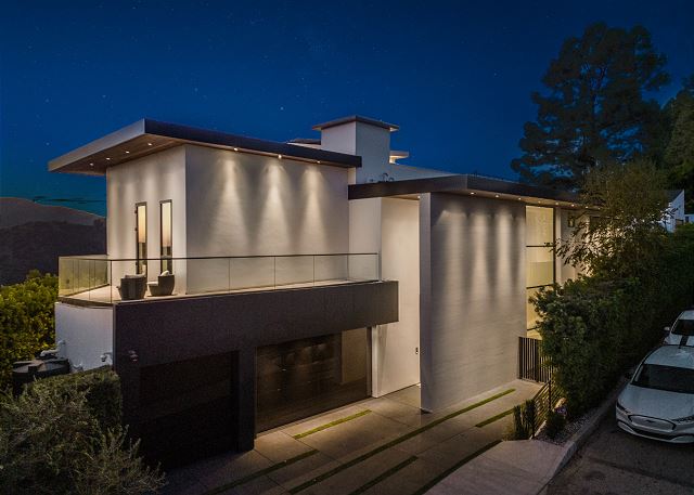 Linda Flora Modern Estate 4