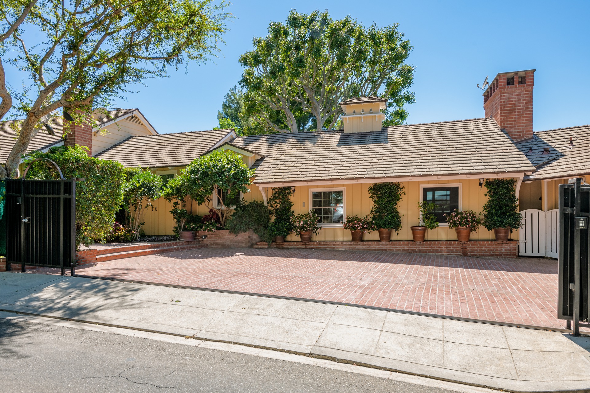 Bel Air Rd Farmhouse | Photo 4