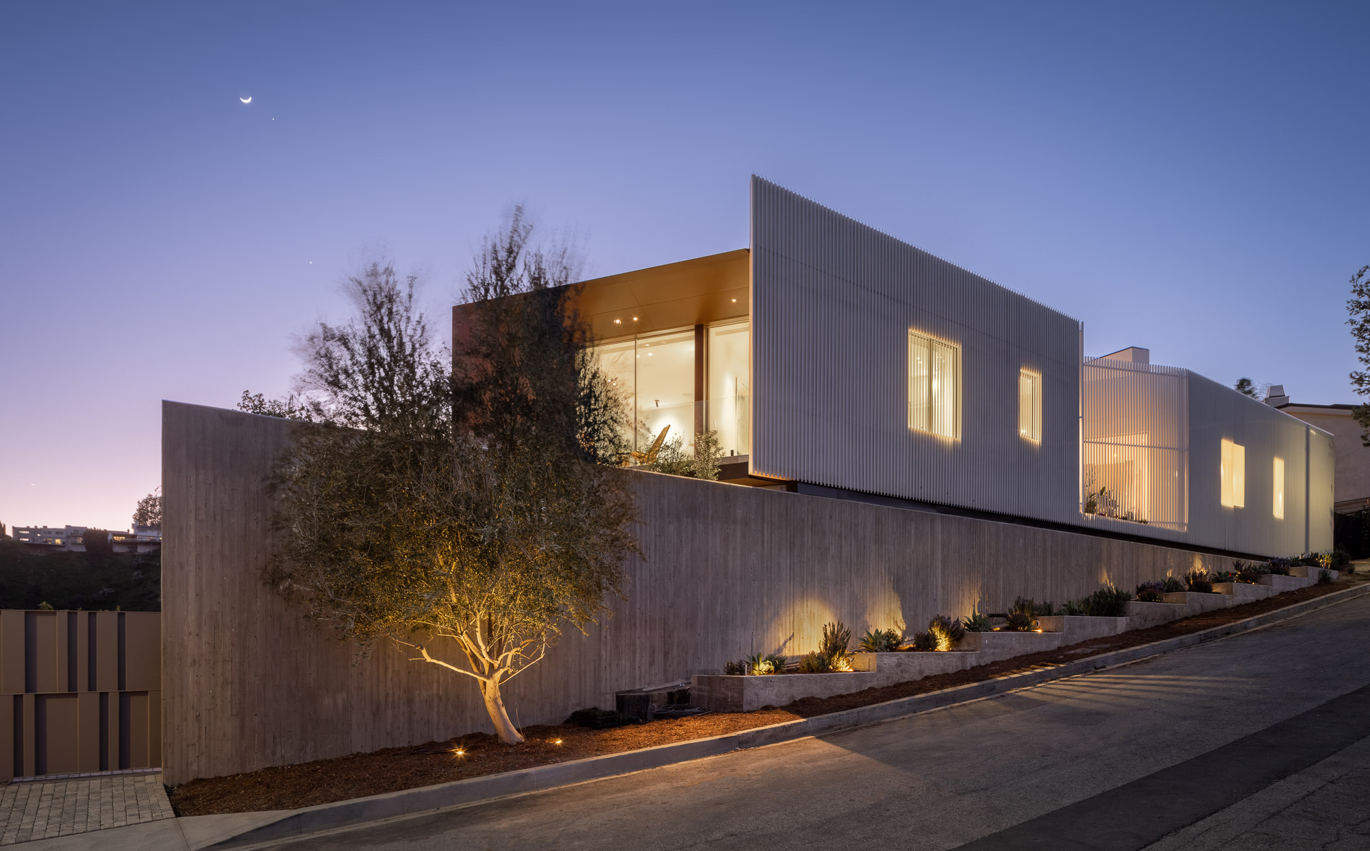 Stradella Mansion | Photo 2