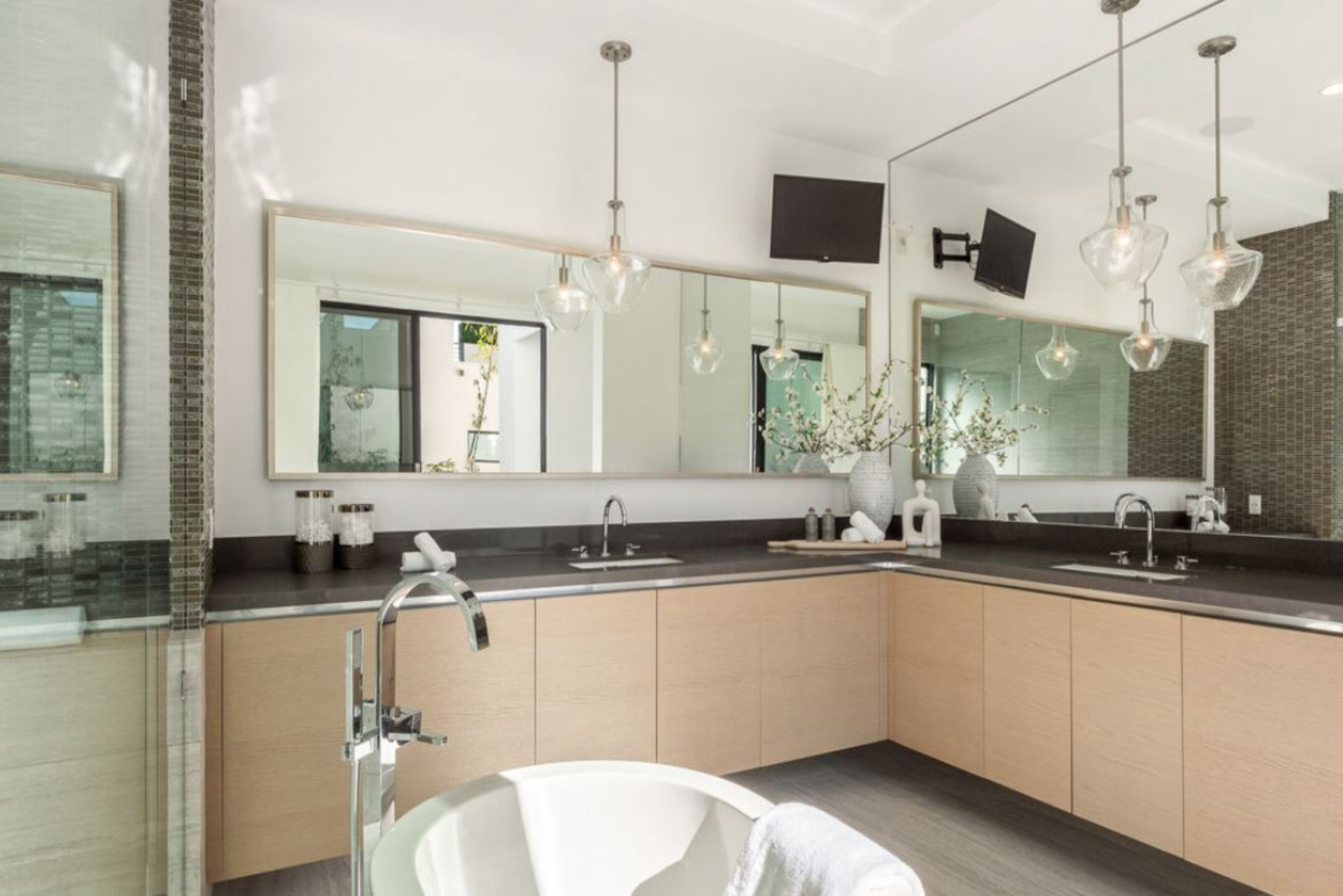 Fairfax Modern | Photo 33