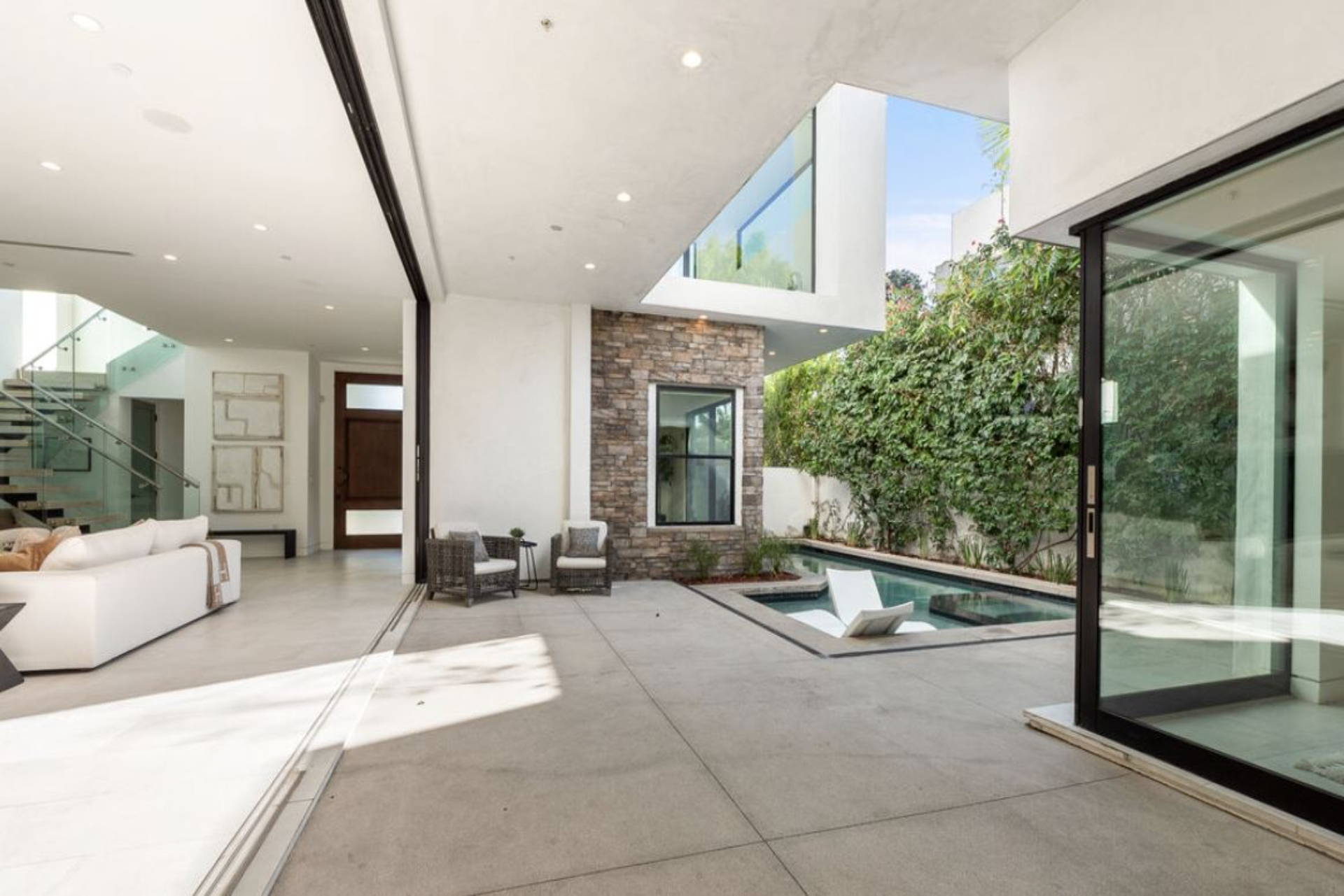 Fairfax Modern | Photo 6