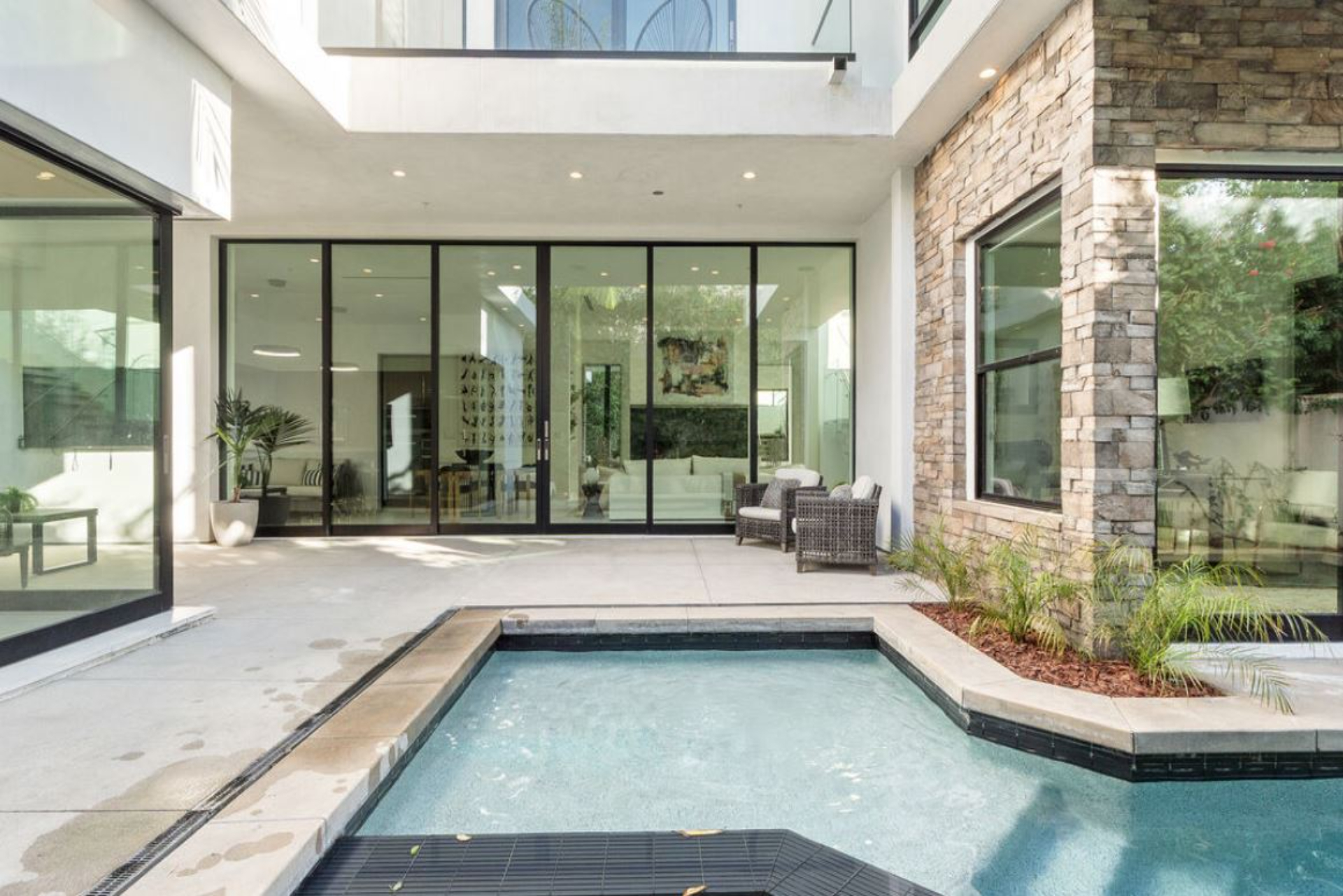 Fairfax Modern | Photo 8