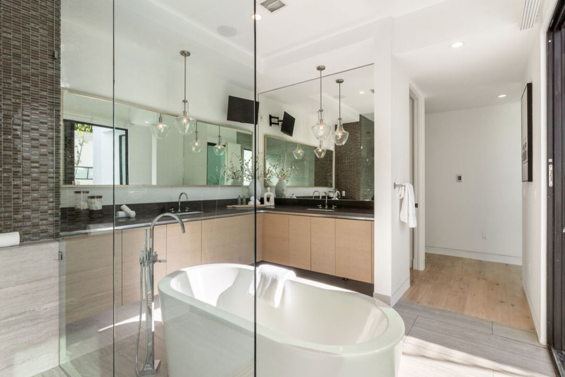 Fairfax Modern | Photo 37