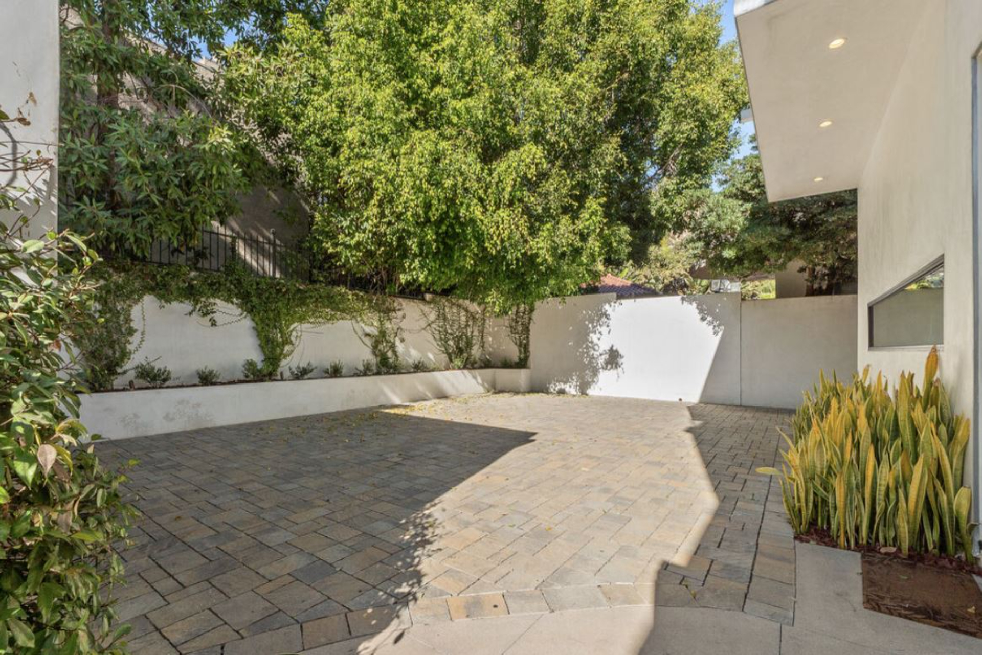 Fairfax Modern | Photo 54