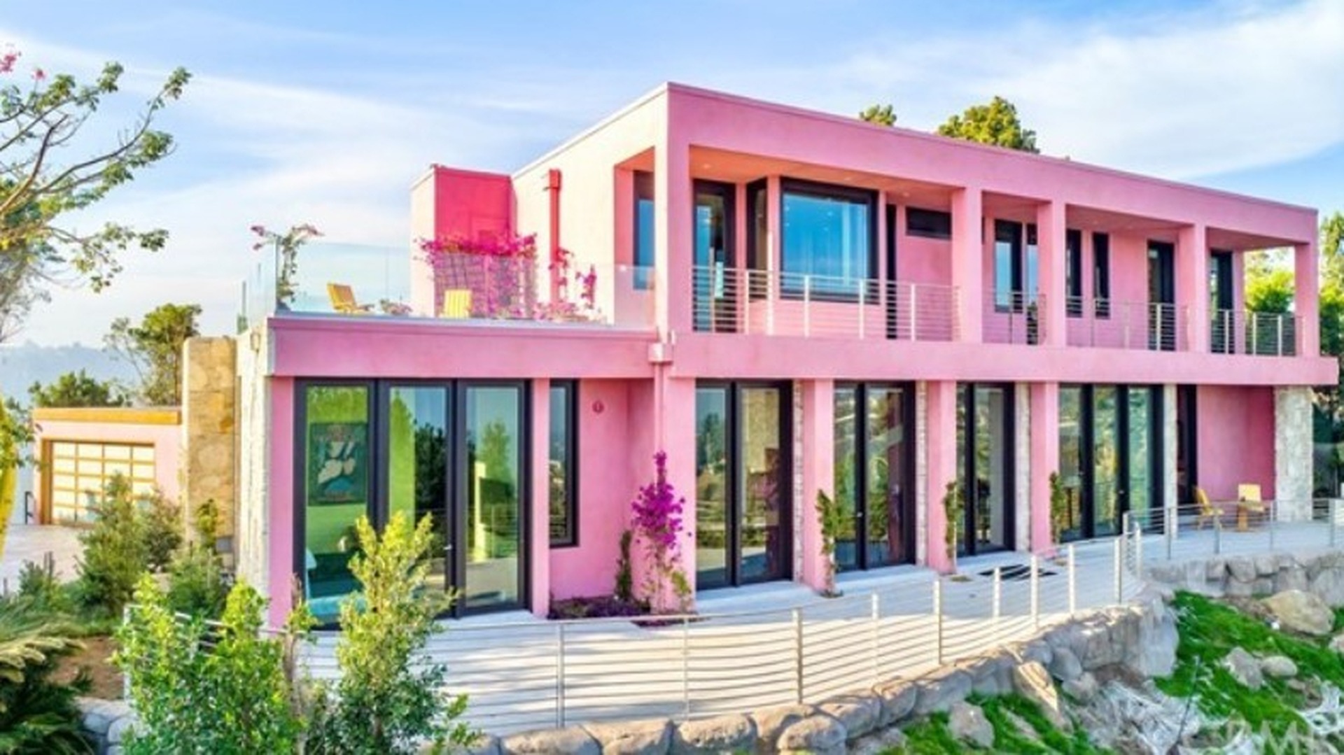 Pink Palace | Photo 6