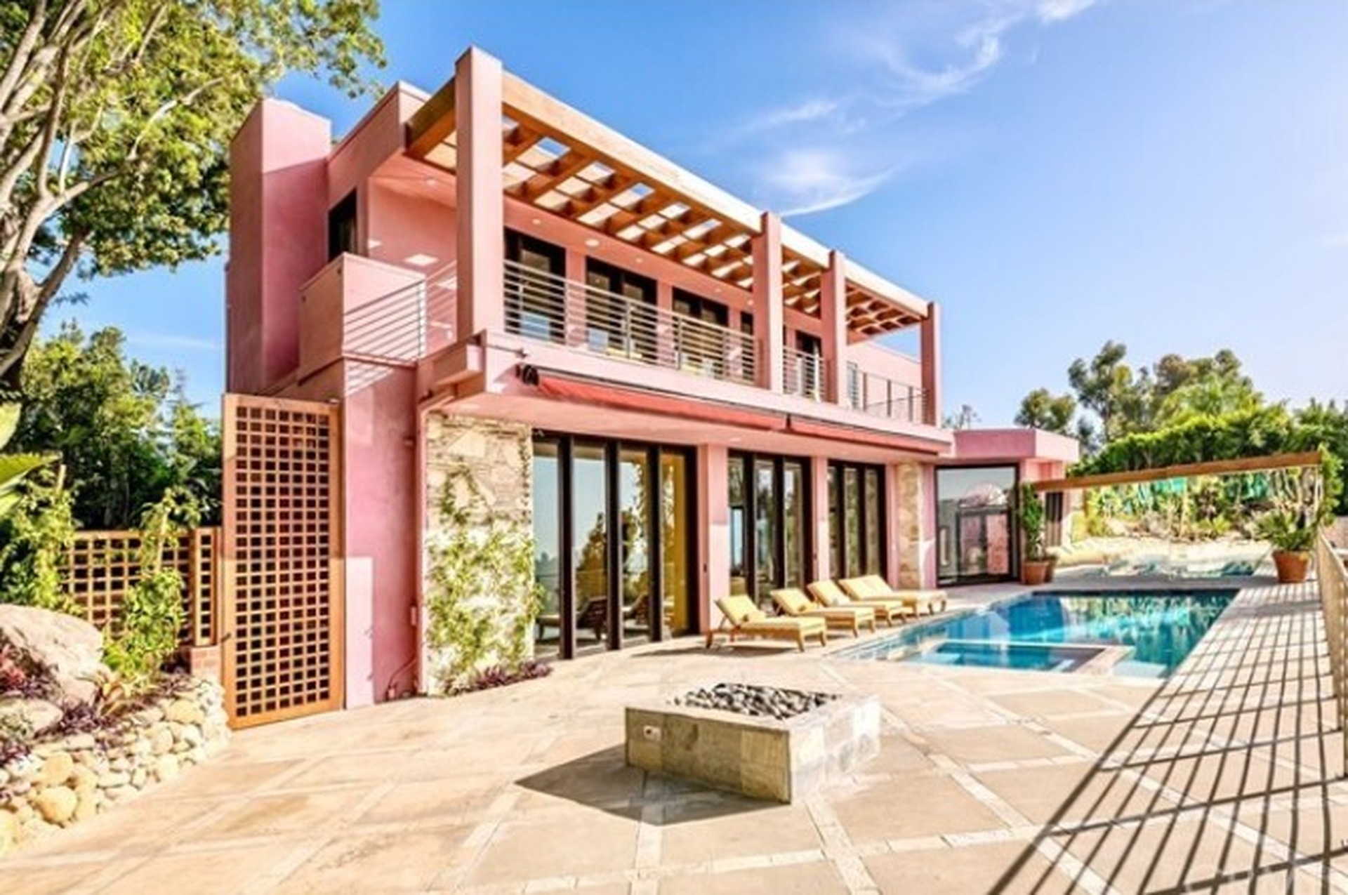 Pink Palace | Photo 7