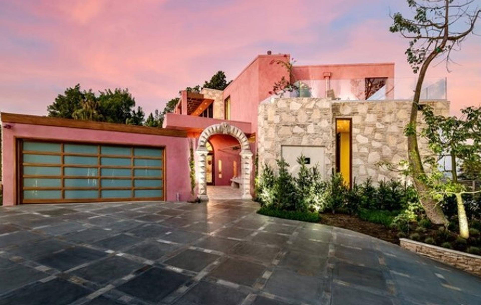 Pink Palace | Photo 4