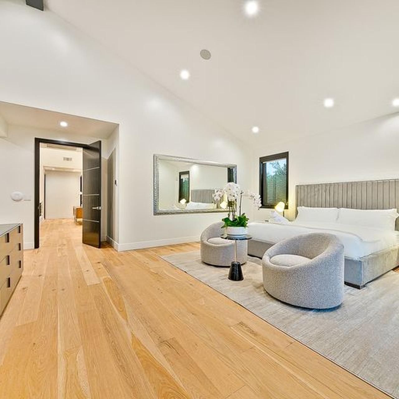 The Beverly Grove Villa | Photo 22