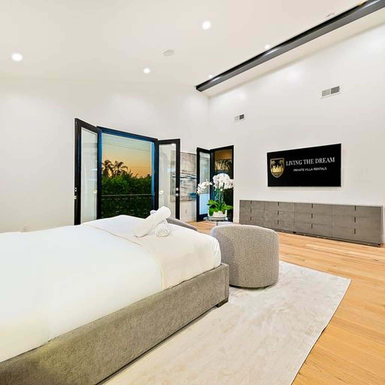 The Beverly Grove Villa | Photo 23