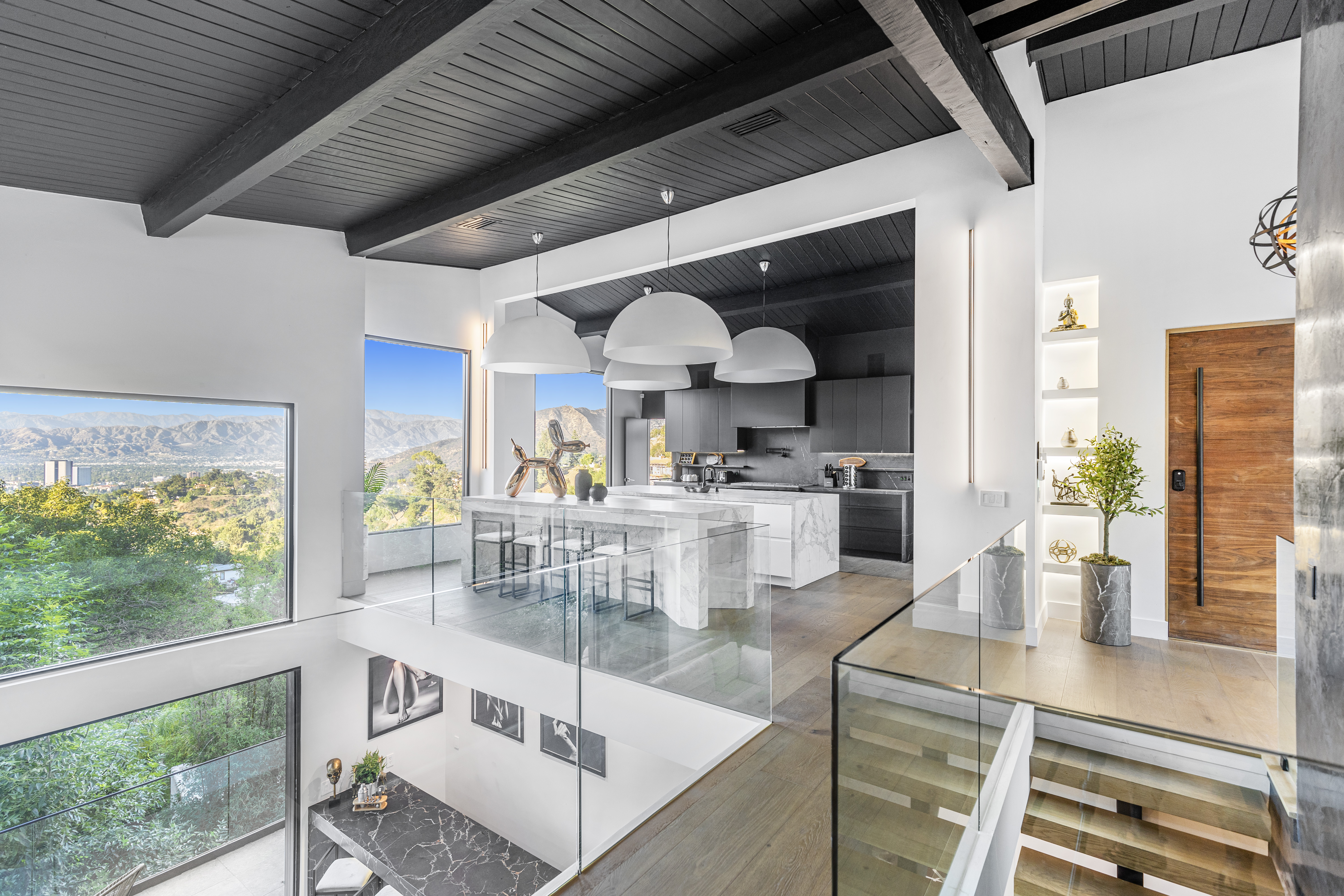 Caverna Estate interior