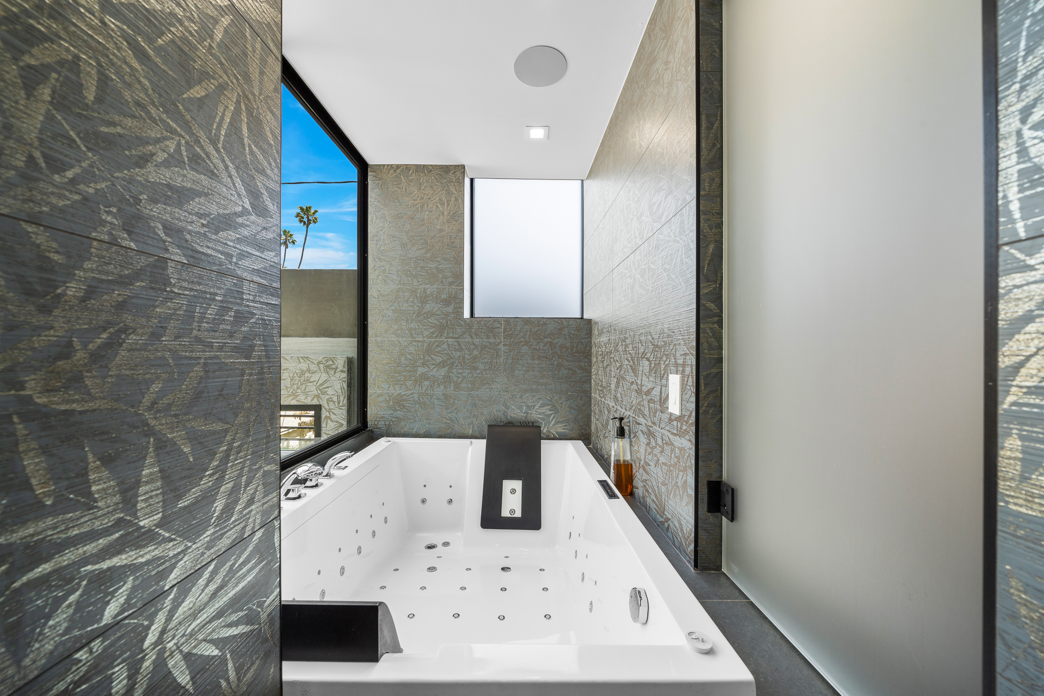 Lady Maya | Photo 61